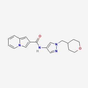 molecular formula C18H20N4O2 B2595975 N-(1-((tetrahydro-2H-pyran-4-yl)methyl)-1H-pyrazol-4-yl)indolizine-2-carboxamide CAS No. 1705976-22-2