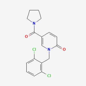 molecular formula C17H16Cl2N2O2 B2596228 1-(2,6-dichlorobenzyl)-5-(1-pyrrolidinylcarbonyl)-2(1H)-pyridinone CAS No. 339008-76-3