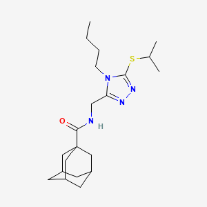 molecular formula C21H34N4OS B2597022 N-{[4-butyl-5-(propan-2-ylsulfanyl)-4H-1,2,4-triazol-3-yl]methyl}adamantane-1-carboxamide CAS No. 476438-96-7