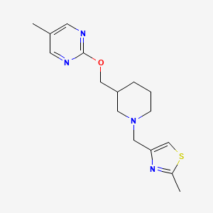 B2602288 2-Methyl-4-[[3-[(5-methylpyrimidin-2-yl)oxymethyl]piperidin-1-yl]methyl]-1,3-thiazole CAS No. 2379975-07-0
