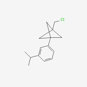 molecular formula C15H19Cl B2604699 1-(Chloromethyl)-3-(3-propan-2-ylphenyl)bicyclo[1.1.1]pentane CAS No. 2287285-96-3
