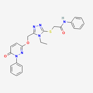 molecular formula C23H22N6O3S B2604737 2-[(4-ethyl-5-{[(6-oxo-1-phenyl-1,6-dihydro-3-pyridazinyl)oxy]methyl}-4H-1,2,4-triazol-3-yl)sulfanyl]-N-phenylacetamide CAS No. 439112-32-0