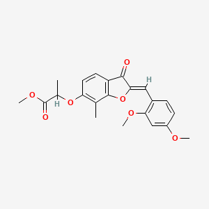 molecular formula C22H22O7 B2607263 (Z)-甲酸甲酯 2-((2-(2,4-二甲氧基苯甲亚)-7-甲基-3-氧代-2,3-二氢苯并呋喃-6-基)氧)丙酸酯 CAS No. 859666-13-0