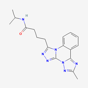 molecular formula C18H21N7O B2608417 4-{9-methyl-2,4,5,7,8,10-hexaazatetracyclo[10.4.0.0^{2,6}.0^{7,11}]hexadeca-1(16),3,5,8,10,12,14-heptaen-3-yl}-N-(propan-2-yl)butanamide CAS No. 902621-67-4