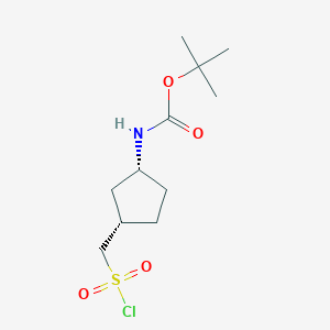 molecular formula C11H20ClNO4S B2608613 Tert-butyl N-[(1R,3S)-3-(chlorosulfonylmethyl)cyclopentyl]carbamate CAS No. 2138198-70-4