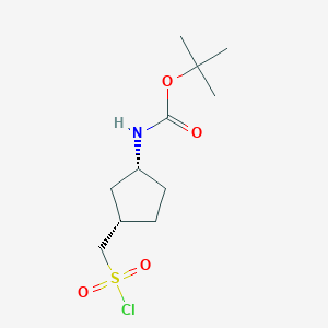B2608613 Tert-butyl N-[(1R,3S)-3-(chlorosulfonylmethyl)cyclopentyl]carbamate CAS No. 2138198-70-4