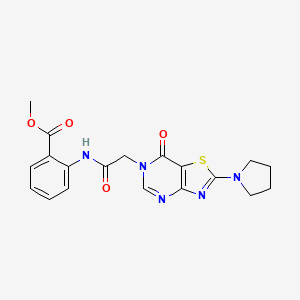 molecular formula C19H19N5O4S B2608992 甲基-2-(2-(7-氧代-2-(吡咯啉-1-基)噻唑并[4,5-d]嘧啶-6(7H)-基)乙酰氨基)苯甲酸酯 CAS No. 1223937-60-7