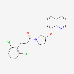 molecular formula C22H20Cl2N2O2 B2617294 3-(2,6-Dichlorophenyl)-1-(3-(quinolin-8-yloxy)pyrrolidin-1-yl)propan-1-one CAS No. 2034431-68-8