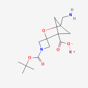 molecular formula C14H21KN2O5 B2630374 Potassium;1-(aminomethyl)-1'-[(2-methylpropan-2-yl)oxycarbonyl]spiro[2-oxabicyclo[2.1.1]hexane-3,3'-azetidine]-4-carboxylate CAS No. 2490398-67-7