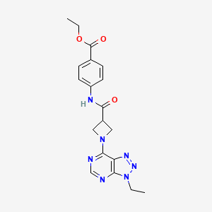 molecular formula C19H21N7O3 B2631401 乙酸乙酯 4-(1-(3-乙基-3H-[1,2,3]三唑并[4,5-d]嘧啶-7-基)吖唑啉-3-甲酰胺基)苯甲酸盐 CAS No. 1448036-14-3