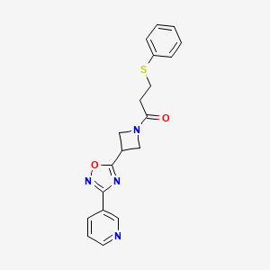 3-(Phenylthio)-1-(3-(3-(pyridin-3-yl)-1,2,4-oxadiazol-5-yl)azetidin-1-yl)propan-1-one