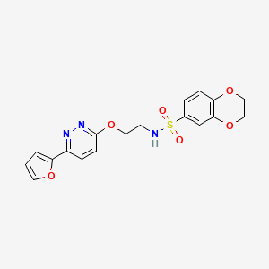 molecular formula C18H17N3O6S B2633531 N-(2-((6-(furan-2-yl)pyridazin-3-yl)oxy)ethyl)-2,3-dihydrobenzo[b][1,4]dioxine-6-sulfonamide CAS No. 920170-81-6