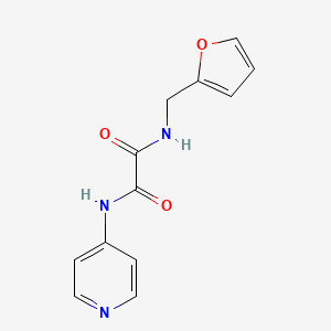 molecular formula C12H11N3O3 B2634378 N1-(furan-2-ylmethyl)-N2-(pyridin-4-yl)oxalamide CAS No. 899974-75-5