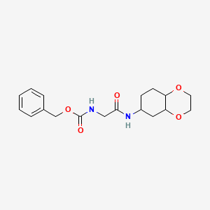 molecular formula C18H24N2O5 B2636675 苄基(2-((辛氢苯并[b][1,4]二氧杂环己烷-6-基)氨基)-2-氧代乙基)氨基甲酸酯 CAS No. 1902932-43-7