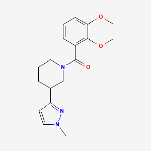 molecular formula C18H21N3O3 B2636878 (2,3-dihydrobenzo[b][1,4]dioxin-5-yl)(3-(1-methyl-1H-pyrazol-3-yl)piperidin-1-yl)methanone CAS No. 2034288-46-3