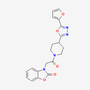 molecular formula C20H18N4O5 B2640261 3-(2-(4-(5-(furan-2-yl)-1,3,4-oxadiazol-2-yl)piperidin-1-yl)-2-oxoethyl)benzo[d]oxazol-2(3H)-one CAS No. 1210667-72-3