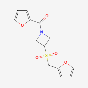 molecular formula C13H13NO5S B2641344 Furan-2-yl(3-((furan-2-ylmethyl)sulfonyl)azetidin-1-yl)methanone CAS No. 1797697-27-8
