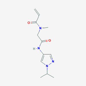molecular formula C12H18N4O2 B2643123 N-Methyl-N-[2-oxo-2-[(1-propan-2-ylpyrazol-4-yl)amino]ethyl]prop-2-enamide CAS No. 2200800-87-7