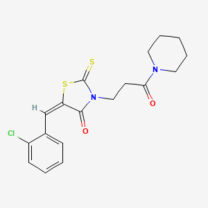 B2644042 (E)-5-(2-chlorobenzylidene)-3-(3-oxo-3-(piperidin-1-yl)propyl)-2-thioxothiazolidin-4-one CAS No. 380881-70-9