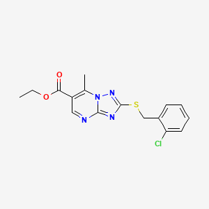 molecular formula C16H15ClN4O2S B2647056 Ethyl 2-[(2-chlorobenzyl)thio]-7-methyl[1,2,4]triazolo[1,5-a]pyrimidine-6-carboxylate CAS No. 907971-32-8