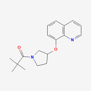 molecular formula C18H22N2O2 B2649458 2,2-Dimethyl-1-(3-(quinolin-8-yloxy)pyrrolidin-1-yl)propan-1-one CAS No. 1904200-39-0