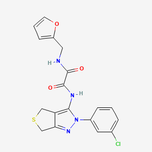 molecular formula C18H15ClN4O3S B2653166 N-[2-(3-chlorophenyl)-2H,4H,6H-thieno[3,4-c]pyrazol-3-yl]-N'-[(furan-2-yl)methyl]ethanediamide CAS No. 899755-78-3