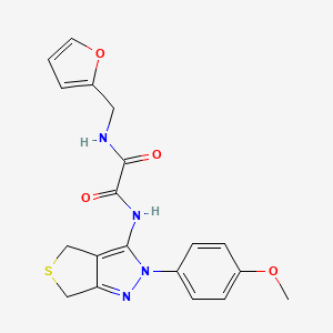 molecular formula C19H18N4O4S B2655916 N'-[(furan-2-yl)methyl]-N-[2-(4-methoxyphenyl)-2H,4H,6H-thieno[3,4-c]pyrazol-3-yl]ethanediamide CAS No. 899969-68-7