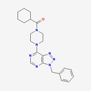 molecular formula C22H27N7O B2656586 (4-(3-benzyl-3H-[1,2,3]triazolo[4,5-d]pyrimidin-7-yl)piperazin-1-yl)(cyclohexyl)methanone CAS No. 920207-55-2