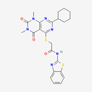 molecular formula C23H24N6O3S2 B2657863 N-(benzo[d]thiazol-2-yl)-2-((2-cyclohexyl-6,8-dimethyl-5,7-dioxo-5,6,7,8-tetrahydropyrimido[4,5-d]pyrimidin-4-yl)thio)acetamide CAS No. 893915-21-4