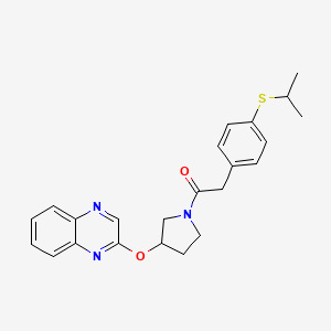 2-[4-(Propan-2-ylsulfanyl)phenyl]-1-[3-(quinoxalin-2-yloxy)pyrrolidin-1-yl]ethan-1-one