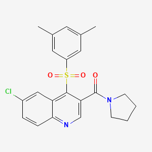 molecular formula C22H21ClN2O3S B2665722 6-CHLORO-4-(3,5-DIMETHYLBENZENESULFONYL)-3-(PYRROLIDINE-1-CARBONYL)QUINOLINE CAS No. 1358458-72-6