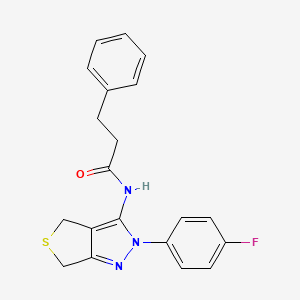 molecular formula C20H18FN3OS B2667545 N-[2-(4-fluorophenyl)-2H,4H,6H-thieno[3,4-c]pyrazol-3-yl]-3-phenylpropanamide CAS No. 450343-34-7