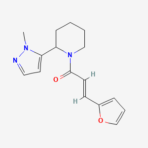 (E)-3-(Furan-2-yl)-1-[2-(2-methylpyrazol-3-yl)piperidin-1-yl]prop-2-en-1-one