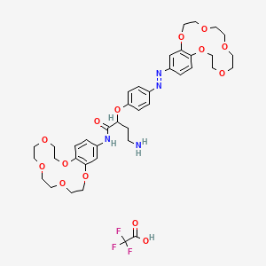 molecular formula C40H51F3N4O14 B2671888 4-amino-N-(2,3,5,6,8,9,11,12-octahydro-1,4,7,10,13-benzopentaoxacyclopentadecin-15-yl)-2-{4-[(E)-2-(2,3,5,6,8,9,11,12-octahydro-1,4,7,10,13-benzopentaoxacyclopentadecin-15-yl)diazen-1-yl]phenoxy}butanamide; trifluoroacetic acid CAS No. 2380195-63-9
