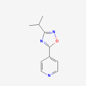 molecular formula C10H11N3O B2672397 3-Isopropyl-5-(pyridin-4-yl)-1,2,4-oxadiazole CAS No. 2310099-38-6