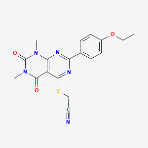 molecular formula C18H17N5O3S B2673380 2-[7-(4-Ethoxyphenyl)-1,3-dimethyl-2,4-dioxopyrimido[4,5-d]pyrimidin-5-yl]sulfanylacetonitrile CAS No. 872695-90-4