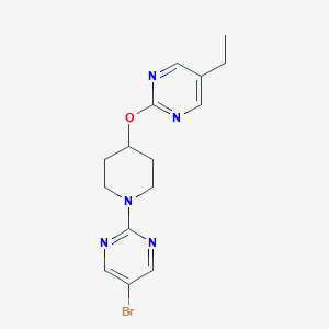 molecular formula C15H18BrN5O B2675719 2-[1-(5-Bromopyrimidin-2-yl)piperidin-4-yl]oxy-5-ethylpyrimidine CAS No. 2380069-11-2