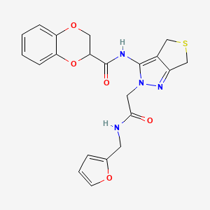 molecular formula C21H20N4O5S B2677527 N-(2-(2-((furan-2-ylmethyl)amino)-2-oxoethyl)-4,6-dihydro-2H-thieno[3,4-c]pyrazol-3-yl)-2,3-dihydrobenzo[b][1,4]dioxine-2-carboxamide CAS No. 1105217-45-5
