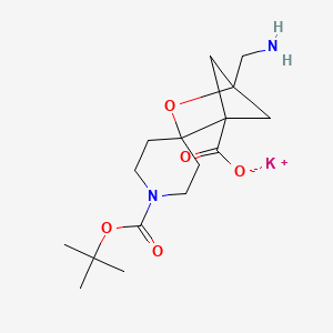 molecular formula C16H25KN2O5 B2680360 Potassium 4-(aminomethyl)-1'-[(tert-butoxy)carbonyl]-3-oxaspiro[bicyclo[2.1.1]hexane-2,4'-piperidine]-1-carboxylate CAS No. 2243509-01-3