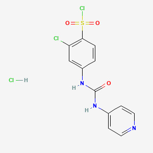 molecular formula C12H10Cl3N3O3S B2682157 2-Chloro-4-(3-pyridin-4-yl-ureido)-benzenesulfonylchloride hydrochloride CAS No. 820245-47-4