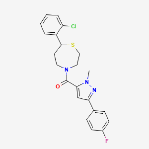 B2682383 (7-(2-chlorophenyl)-1,4-thiazepan-4-yl)(3-(4-fluorophenyl)-1-methyl-1H-pyrazol-5-yl)methanone CAS No. 1797289-57-6