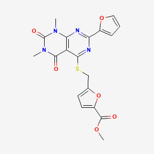 molecular formula C19H16N4O6S B2682903 Methyl 5-(((2-(furan-2-yl)-6,8-dimethyl-5,7-dioxo-5,6,7,8-tetrahydropyrimido[4,5-d]pyrimidin-4-yl)thio)methyl)furan-2-carboxylate CAS No. 847191-23-5