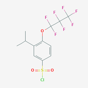 molecular formula C12H10ClF7O3S B2684285 4-(1,1,2,2,3,3,3-Heptafluoropropoxy)-3-propan-2-ylbenzenesulfonyl chloride CAS No. 2095409-41-7