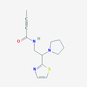 molecular formula C13H17N3OS B2686041 N-[2-Pyrrolidin-1-yl-2-(1,3-thiazol-2-yl)ethyl]but-2-ynamide CAS No. 2411255-23-5