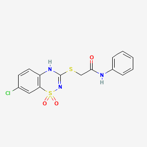 molecular formula C15H12ClN3O3S2 B2686409 2-((7-chloro-1,1-dioxido-4H-benzo[e][1,2,4]thiadiazin-3-yl)thio)-N-phenylacetamide CAS No. 899733-97-2