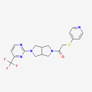 molecular formula C18H18F3N5OS B2687166 2-(Pyridin-4-ylsulfanyl)-1-{5-[4-(trifluoromethyl)pyrimidin-2-yl]-octahydropyrrolo[3,4-c]pyrrol-2-yl}ethan-1-one CAS No. 2415552-69-9