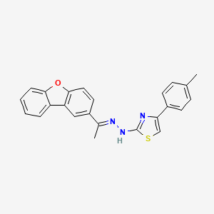 4-(4-methylphenyl)-2-[(E)-2-(1-{8-oxatricyclo[7.4.0.0^{2,7}]trideca-1(9),2(7),3,5,10,12-hexaen-4-yl}ethylidene)hydrazin-1-yl]-1,3-thiazole