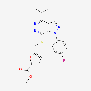 molecular formula C21H19FN4O3S B2690241 甲酸甲酯 5-(((1-(4-氟苯基)-4-异丙基-1H-吡唑并[3,4-d]吡啶-7-基)硫)甲基)呋喃-2-甲酸酯 CAS No. 1105203-03-9