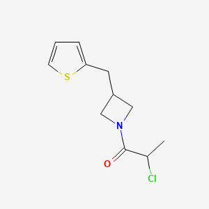 2-Chloro-1-[3-(thiophen-2-ylmethyl)azetidin-1-yl]propan-1-one