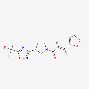 (E)-3-(furan-2-yl)-1-(3-(5-(trifluoromethyl)-1,2,4-oxadiazol-3-yl)pyrrolidin-1-yl)prop-2-en-1-one